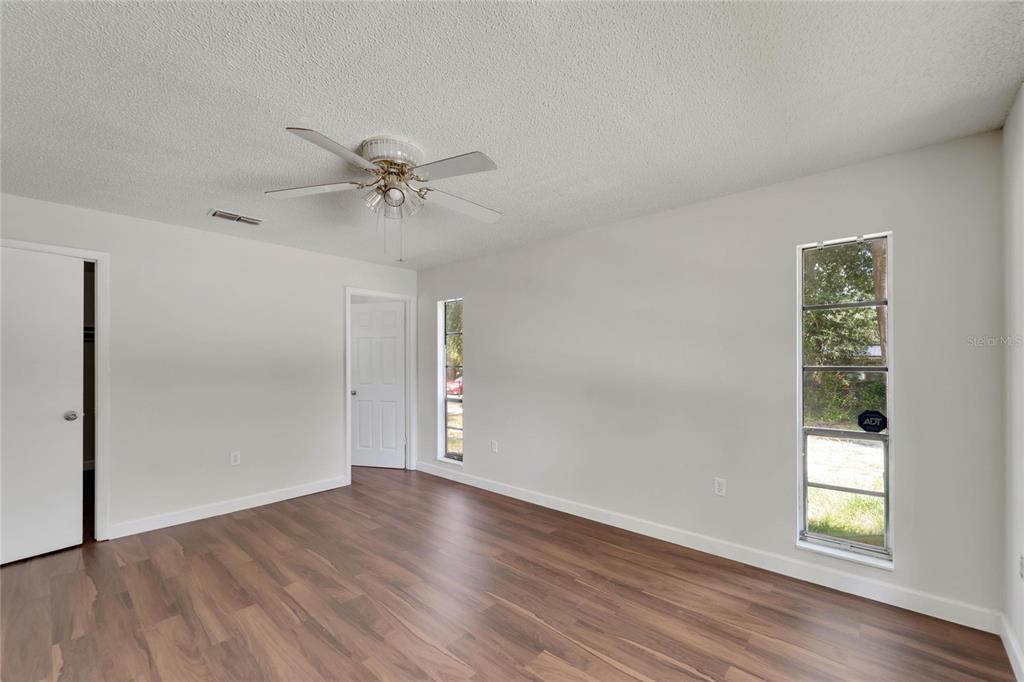 502 Euclid Avenue Seffner, FL 33584 - Photo 13 of 35