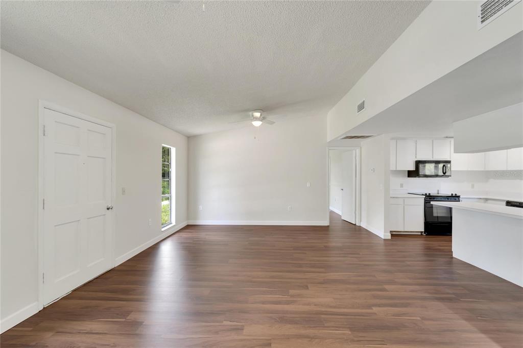 502 Euclid Avenue Seffner, FL 33584 - Photo 6 of 35