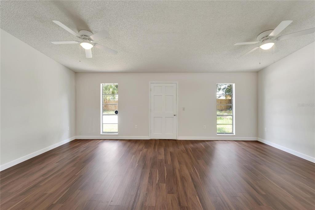502 Euclid Avenue Seffner, FL 33584 - Photo 9 of 35