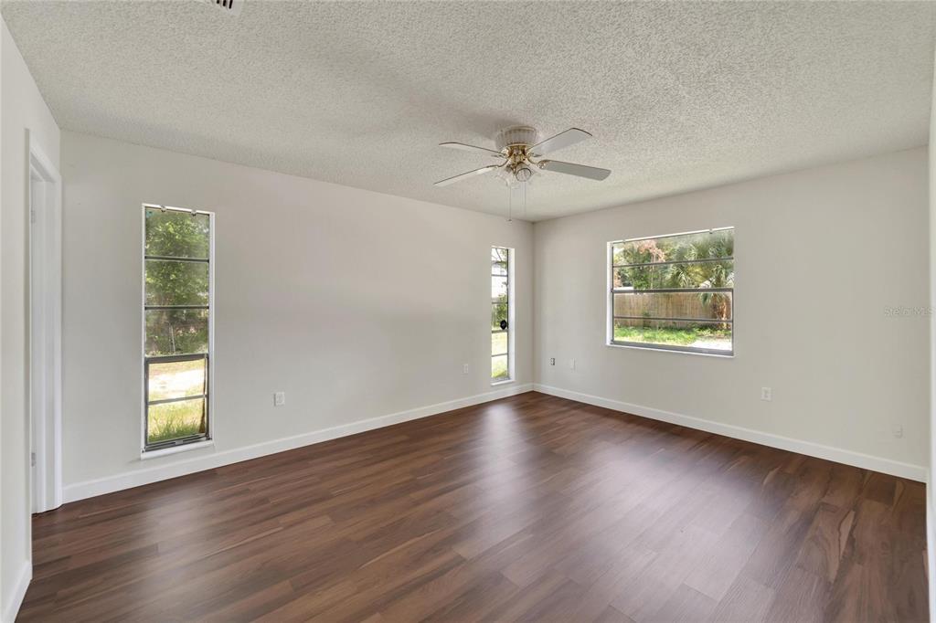502 Euclid Avenue Seffner, FL 33584 - Photo 10 of 35