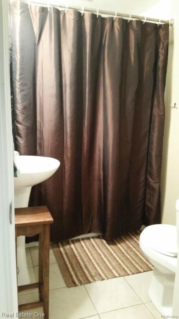 5434 Clarkston Road Clarkston, MI 48348 - Photo 15 of 17 lower bath.jpg