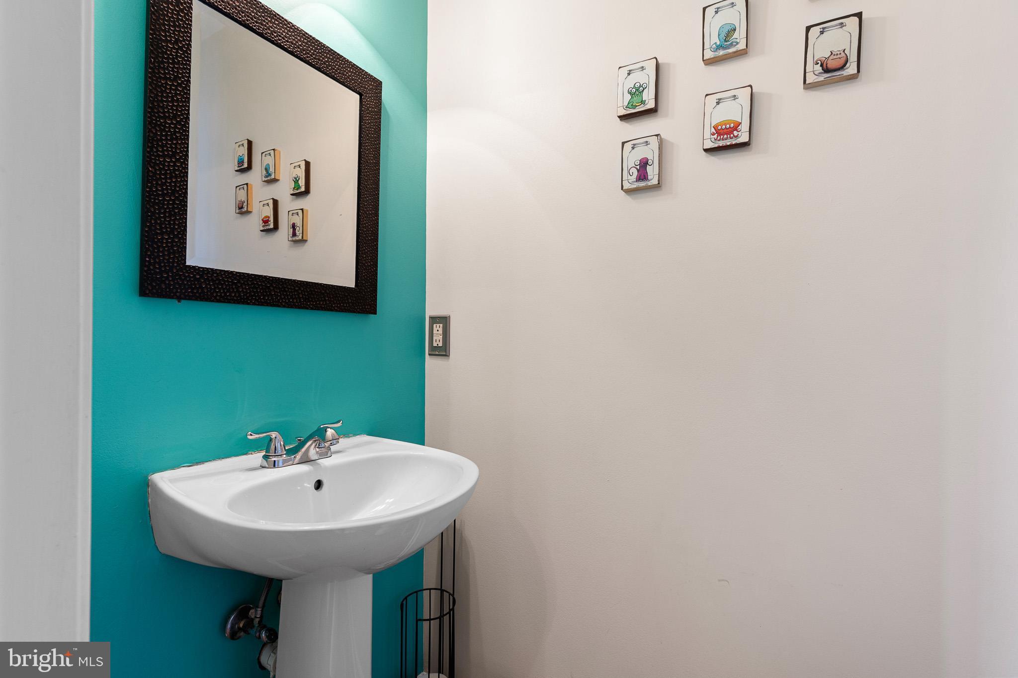 180 Darling Street Newark, DE 19702 - Photo 9 of 21 Powder Room main level