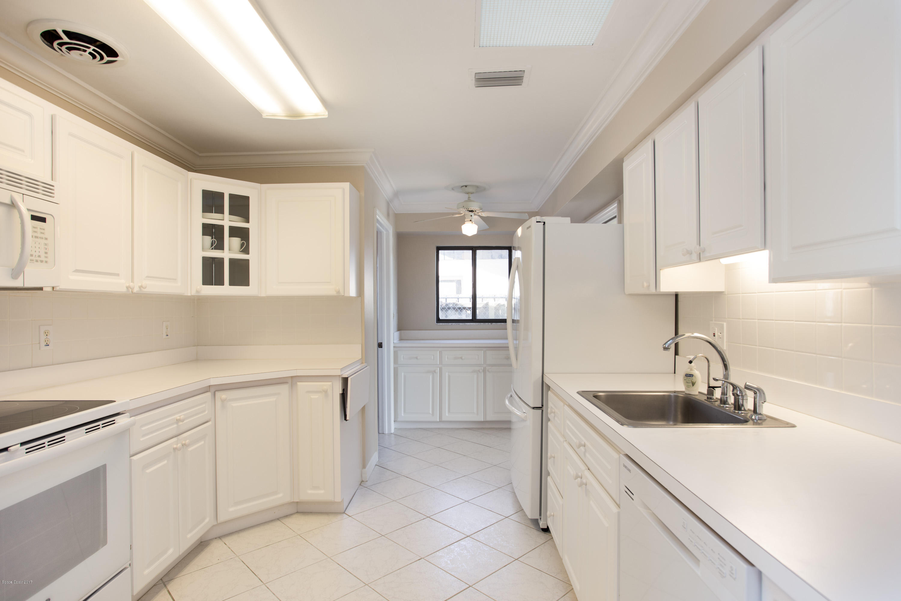 46 Country Club Road Cocoa Beach, FL 32931 - Photo 12 of 28 09-46 Country Club Rd