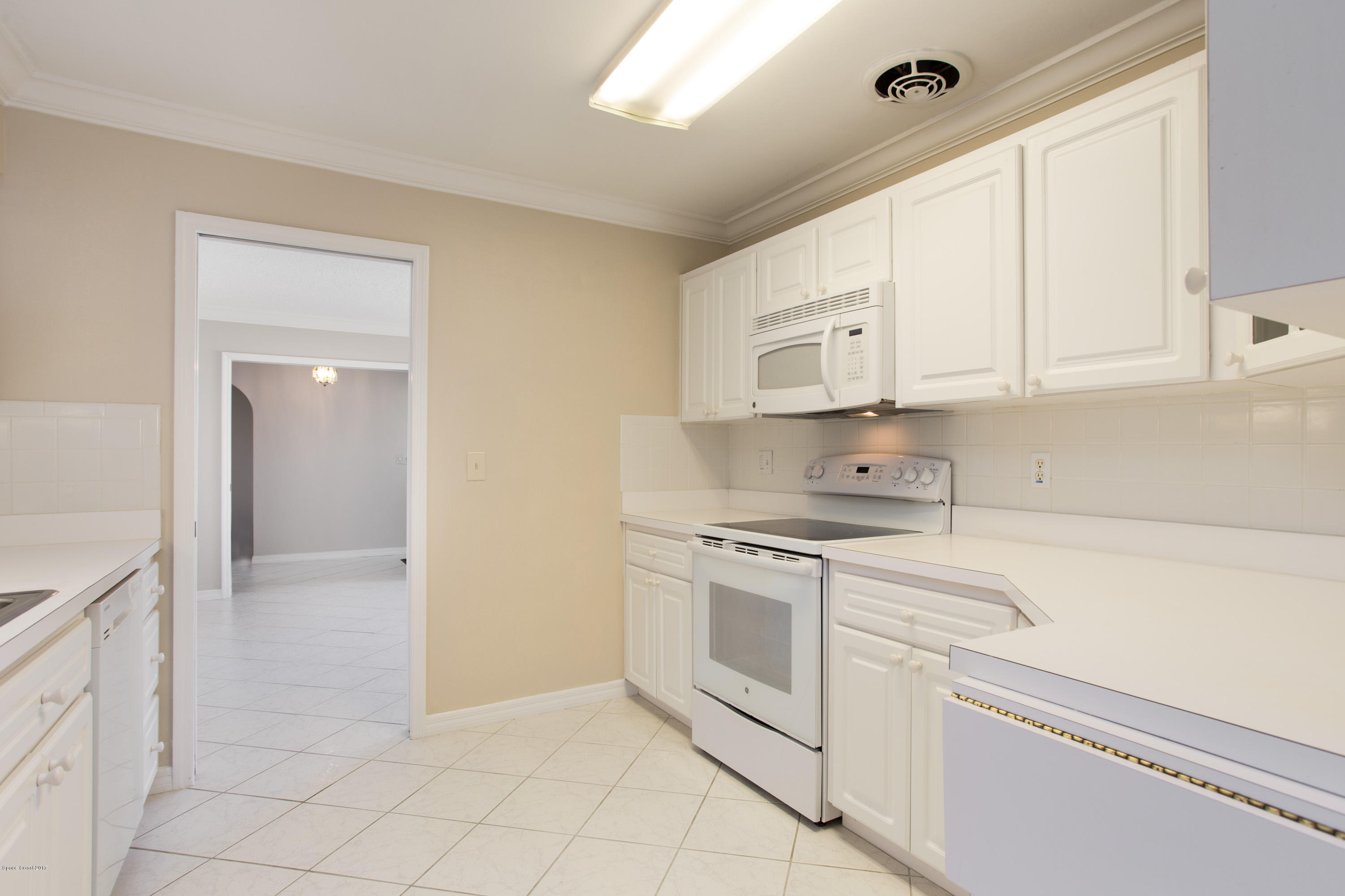 46 Country Club Road Cocoa Beach, FL 32931 - Photo 13 of 28 10-46 Country Club Rd