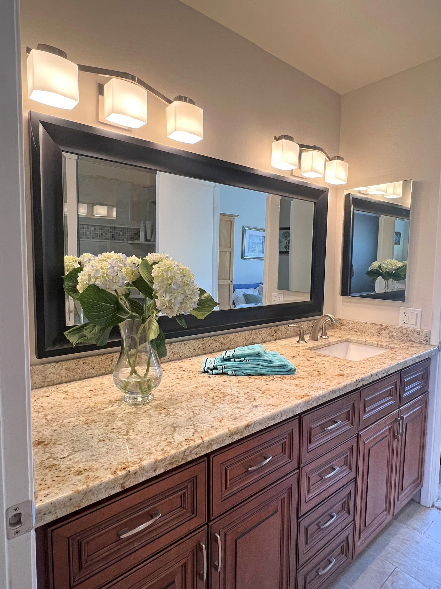 63 North San Marcos Road, Unit A Santa Barbara, CA 93111 - Photo 21 of 34 Jack & Jill Upper Bathroom