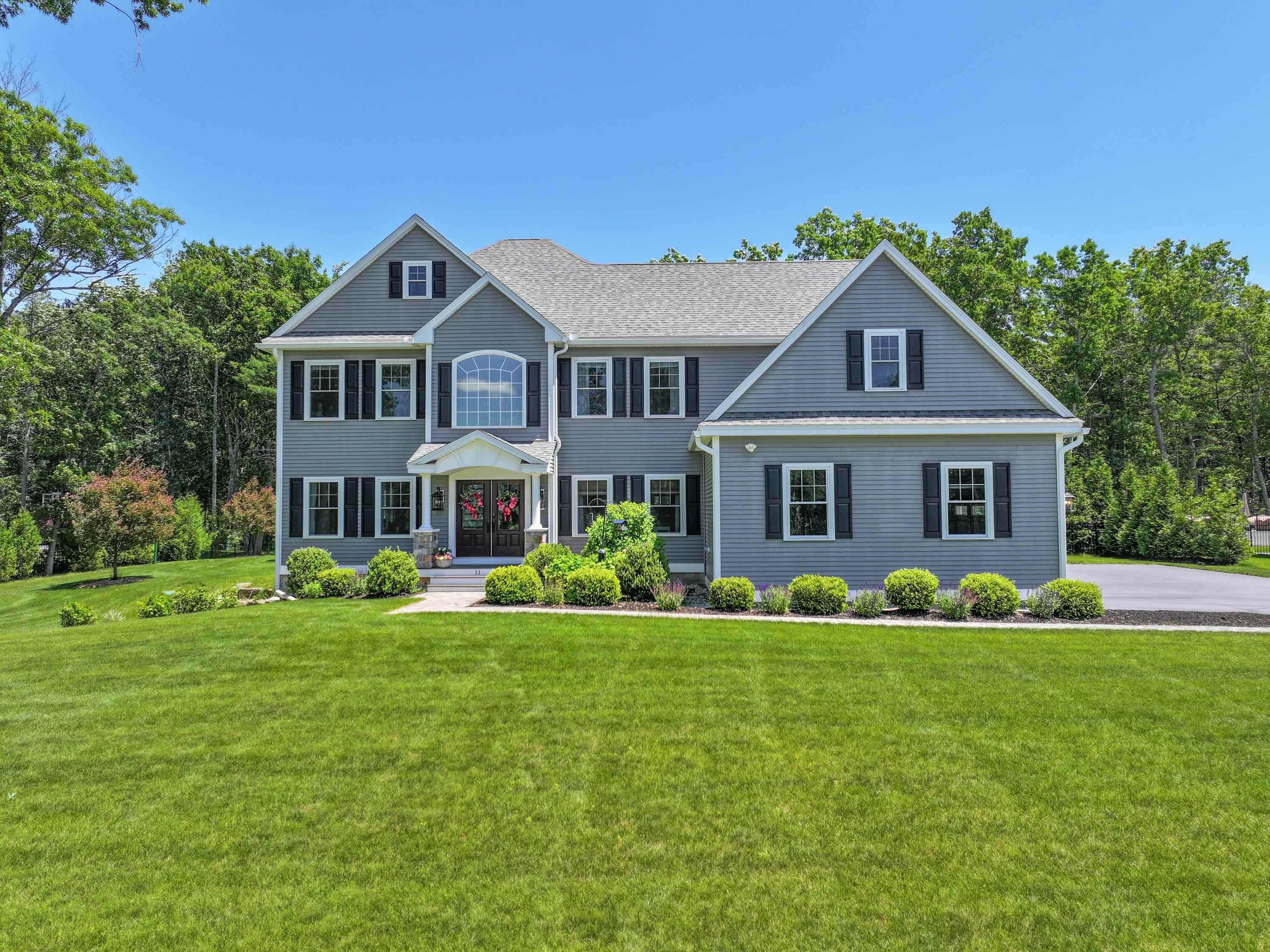 11 Highclere Road Windham, NH 03087 - Photo 2 of 40