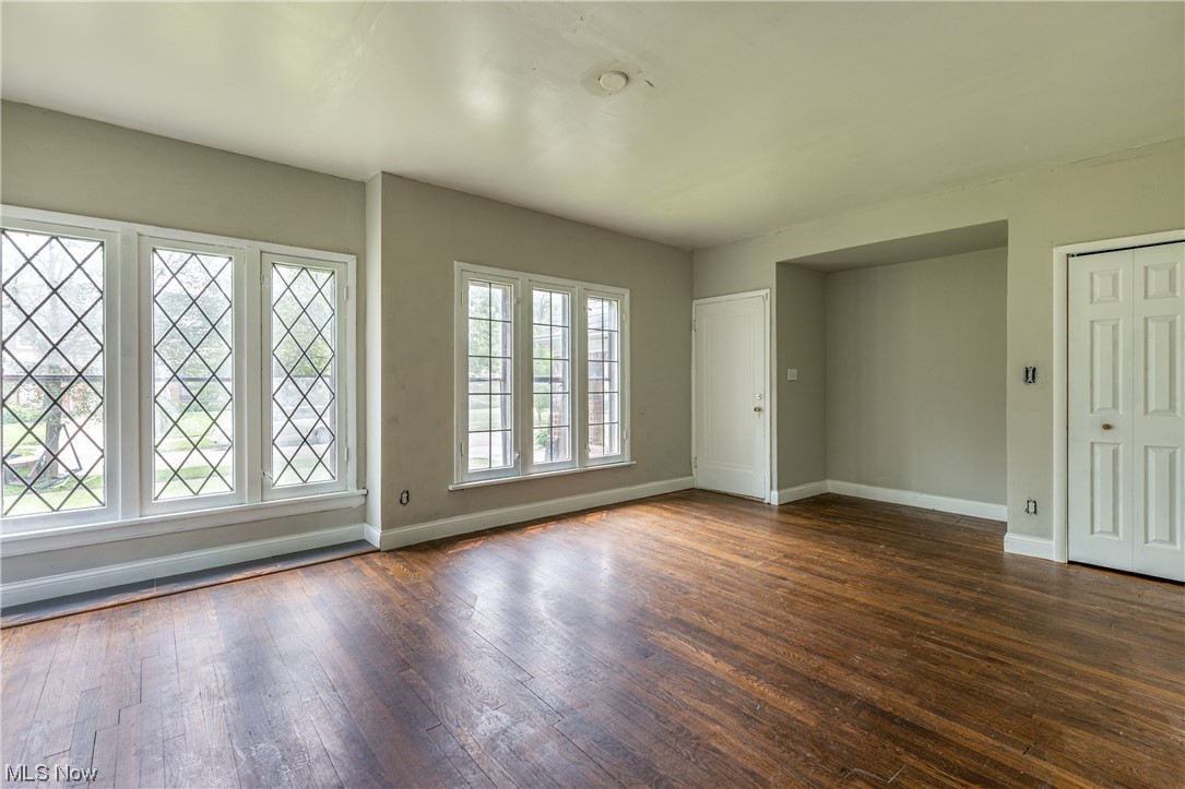 2320 Ashurst Road University Heights, OH 44118 - Photo 4 of 22