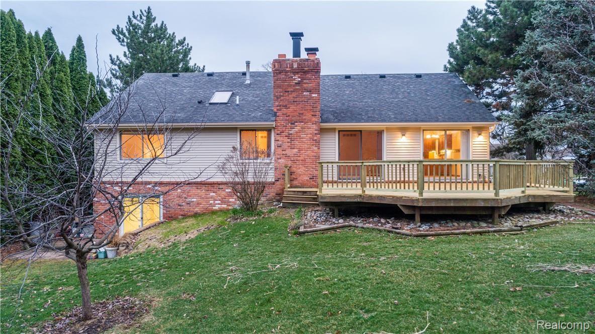 296 Pepper Tree Lane Rochester, MI 48309 - Photo 9 of 38 296 Pepper Tree-110.jpg