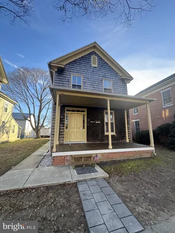 $1,200 | 412 Goldsborough Street, Unit B, Easton, MD 21601