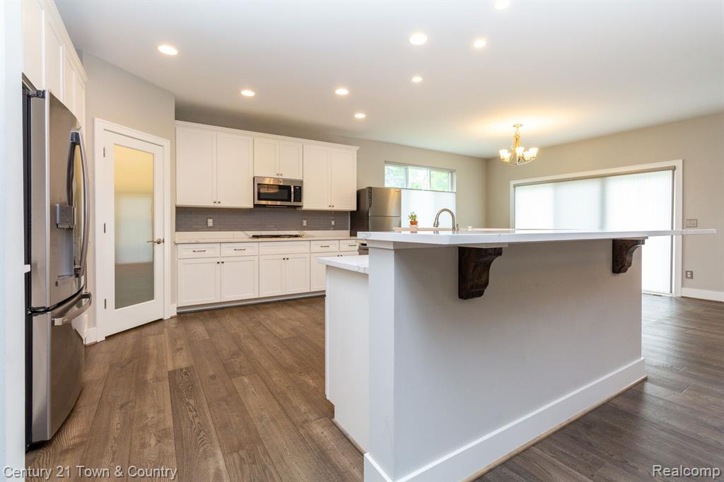 1013 Birkshire Ridge Rochester Hills, MI 48307 - Photo 12 of 47