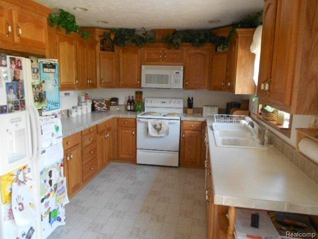 6995 Gardner Line Road Lexington, MI 48450 - Photo 6 of 18 DSCN7940.JPG
