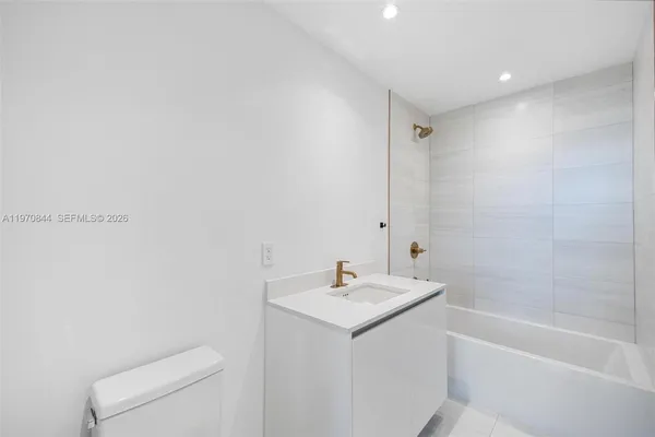 $9,500 | 2678 Tigertail Avenue, Unit 1603, Miami, FL 33133