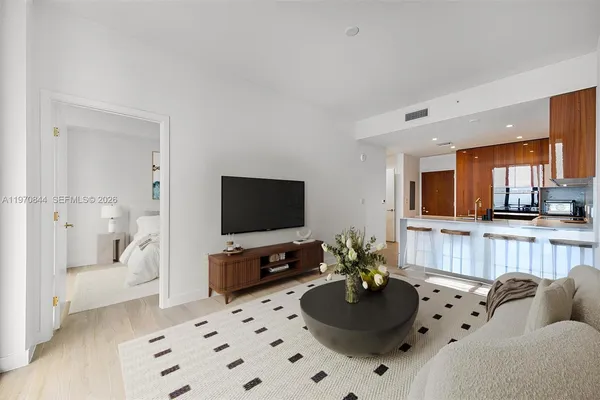 $9,500 | 2678 Tigertail Avenue, Unit 1603, Miami, FL 33133