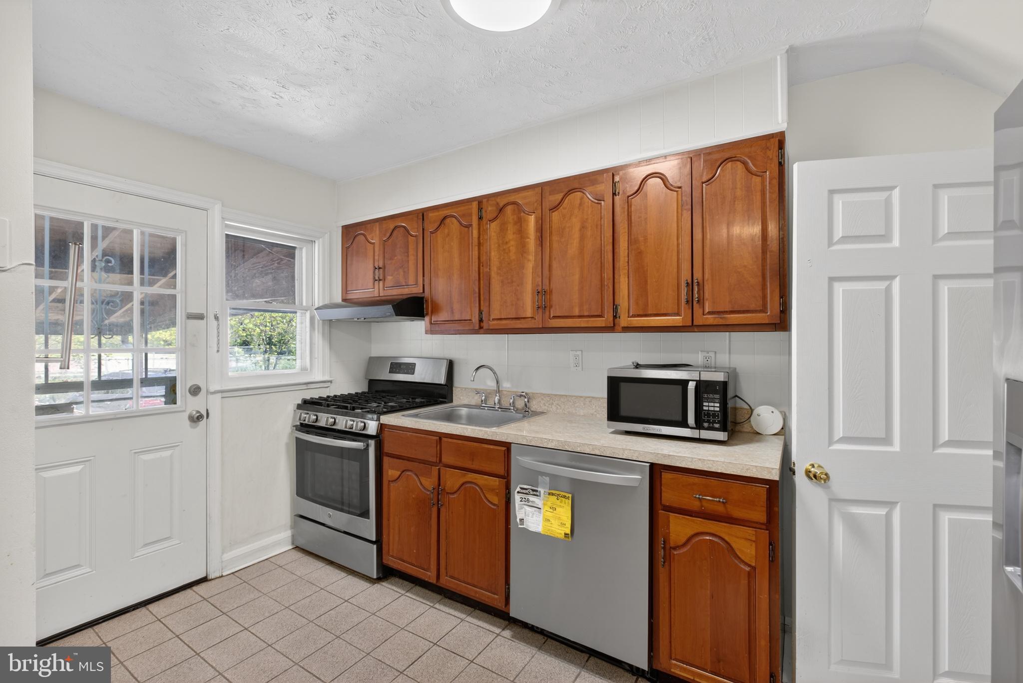 2233 Firethorn Road Baltimore, MD 21220 - Photo 4 of 40