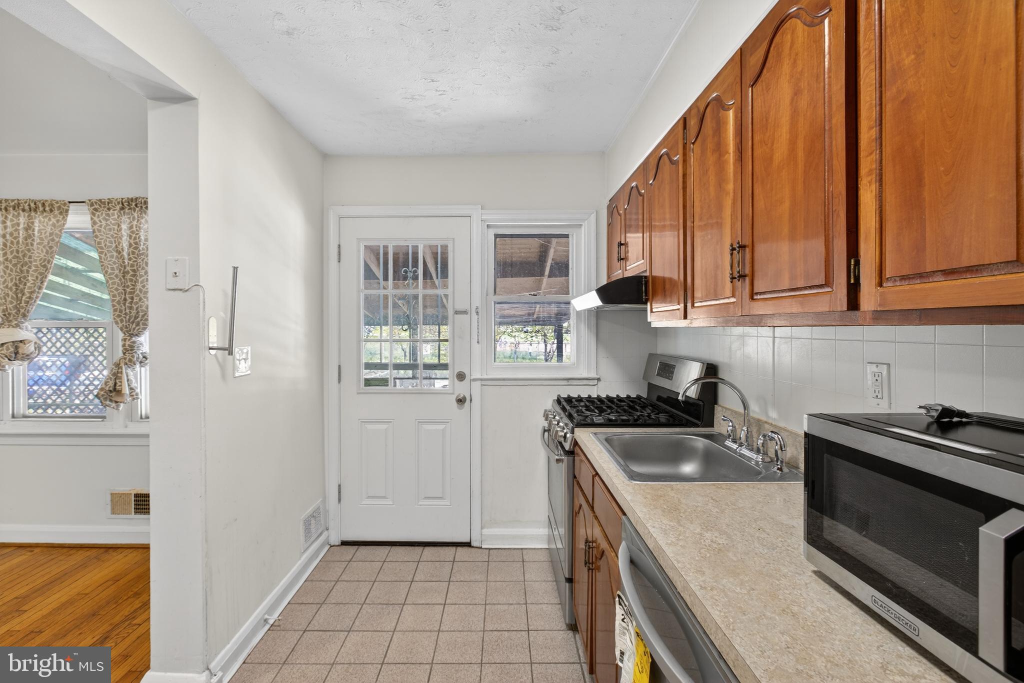 2233 Firethorn Road Baltimore, MD 21220 - Photo 5 of 40