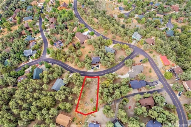 a sign that is sitting on a wall