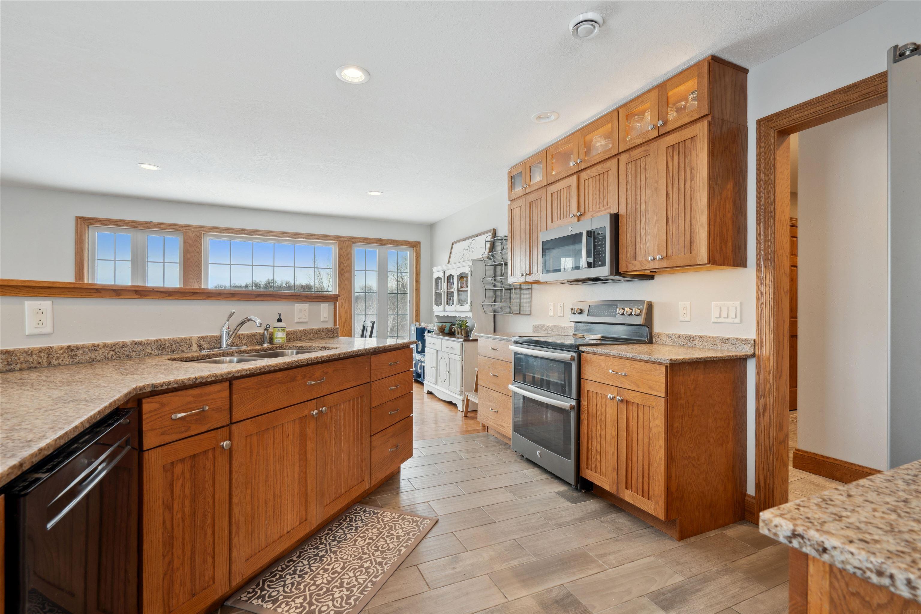 2402 Aspen Ln Road Decorah, IA 52101 - Photo 13 of 35 Gallery Image 13