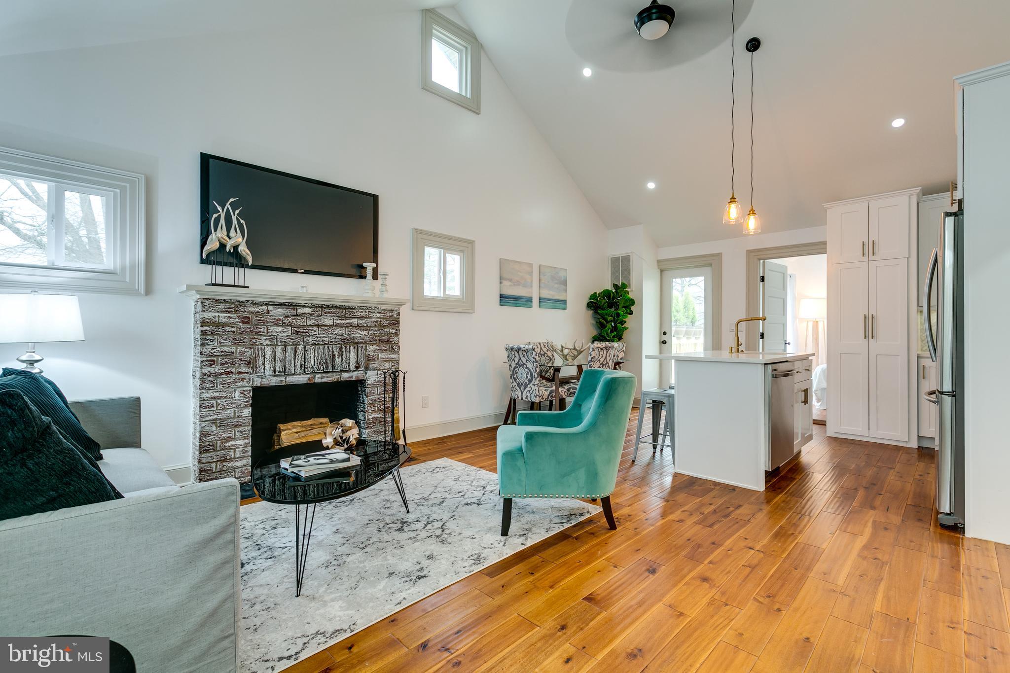 6208 Woodley Road Clinton, MD 20735 - Photo 3 of 38