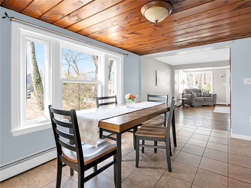 26 Anthony Street Warwick, RI 02886 - Photo 12 of 37 Dining area