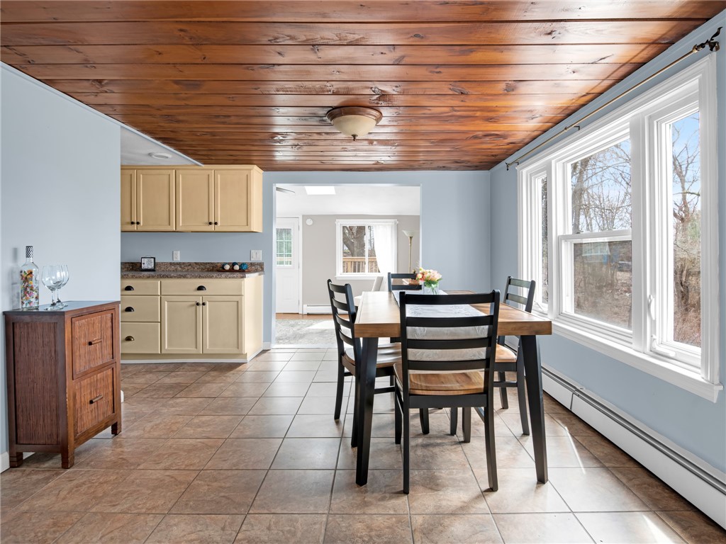 26 Anthony Street Warwick, RI 02886 - Photo 13 of 37 Dining area