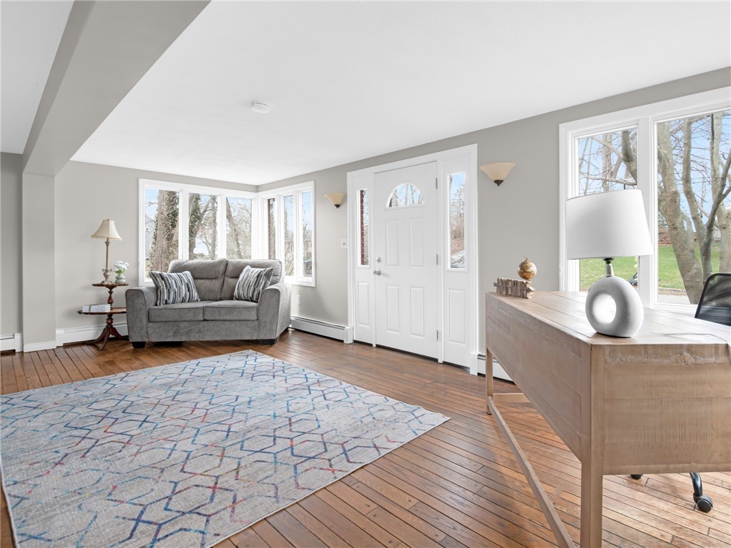 26 Anthony Street Warwick, RI 02886 - Photo 7 of 37 Living room