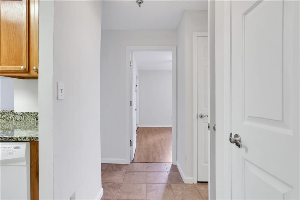 300 Johnson Ferry Road, Unit B1002 Sandy Springs, GA 30328 - Photo 3 of 26 Gallery Image 3