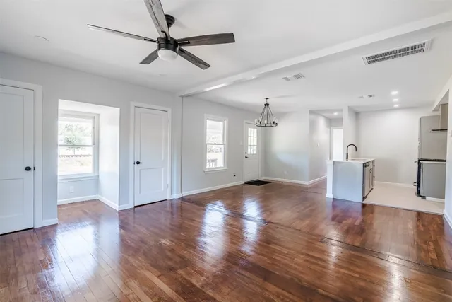 $1,950 | 1819 Pecan Street, Bastrop, TX 78602