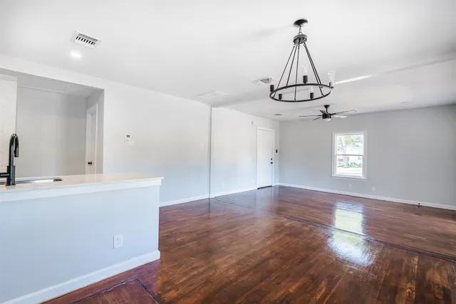 $1,950 | 1819 Pecan Street, Bastrop, TX 78602