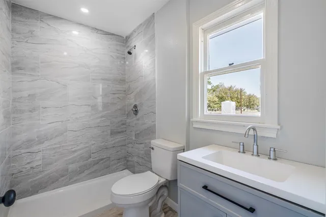 $1,950 | 1819 Pecan Street, Bastrop, TX 78602