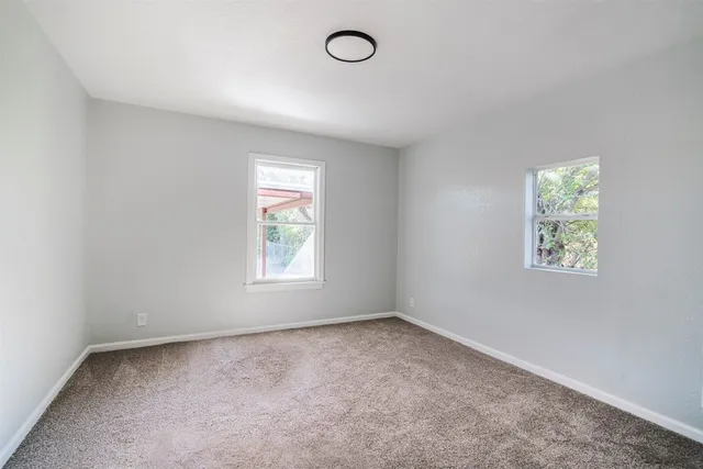 $1,950 | 1819 Pecan Street, Bastrop, TX 78602