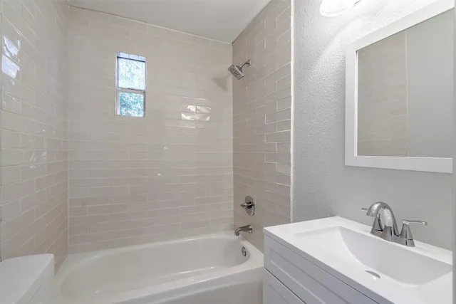 $1,950 | 1819 Pecan Street, Bastrop, TX 78602