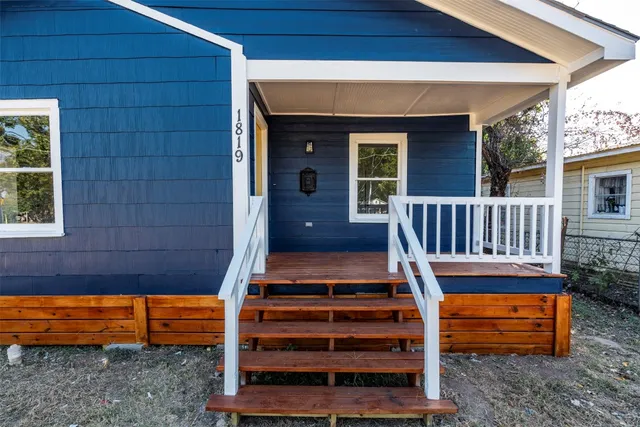 $1,950 | 1819 Pecan Street, Bastrop, TX 78602