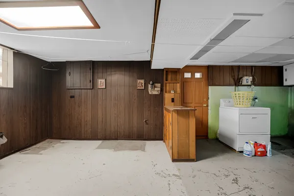 a view of utility room