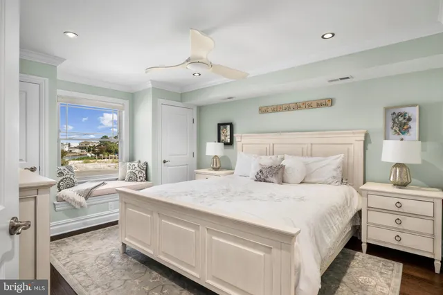 a picture of a table and chairs