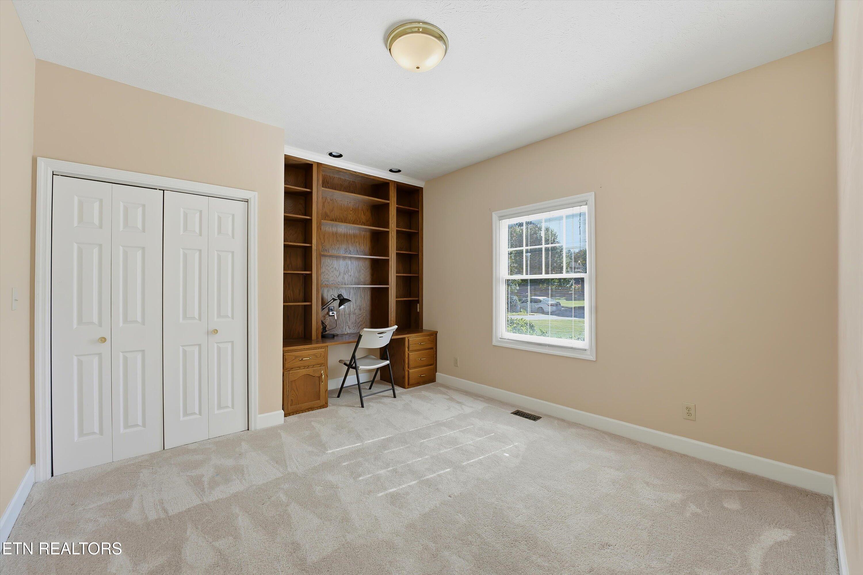 17 Raintree Place Oak Ridge, TN 37830 - Photo 17 of 35 25-17 Raintree Place-25