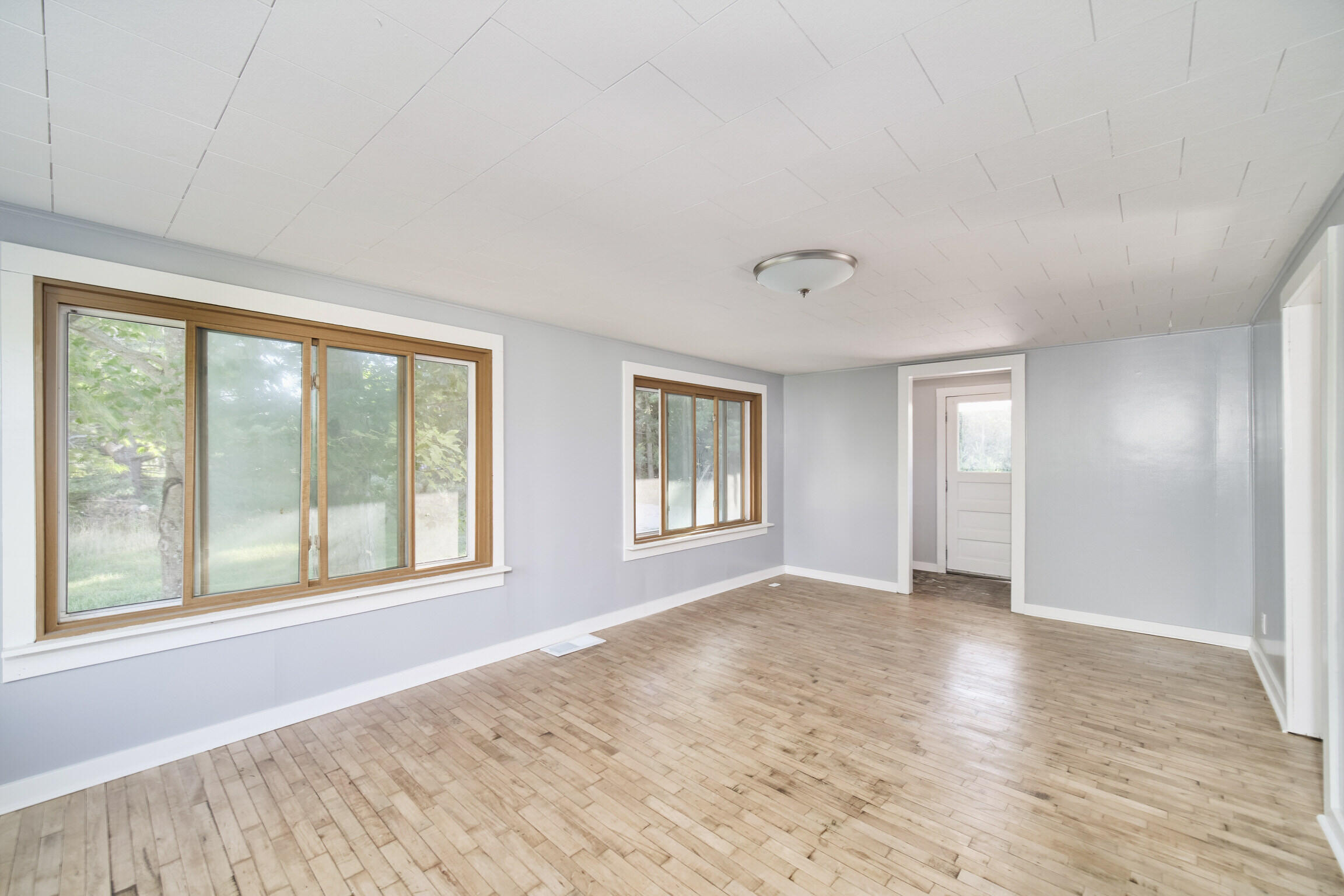 2264 Revolt Road Manistee, MI 49660 - Photo 8 of 41 LIving Room