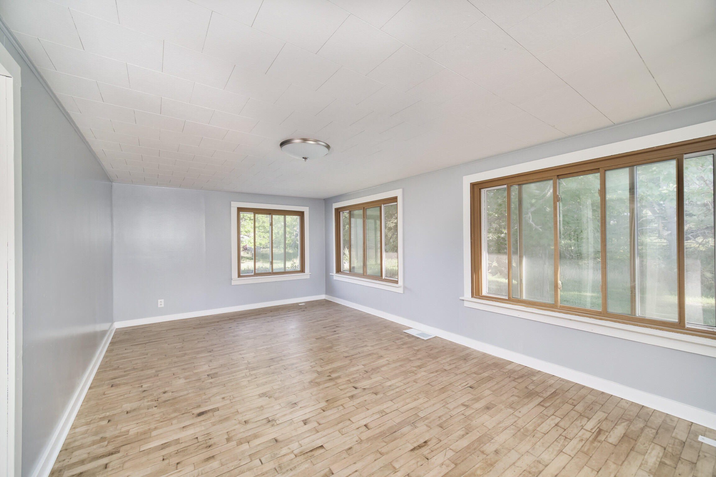 2264 Revolt Road Manistee, MI 49660 - Photo 9 of 41 Living Room