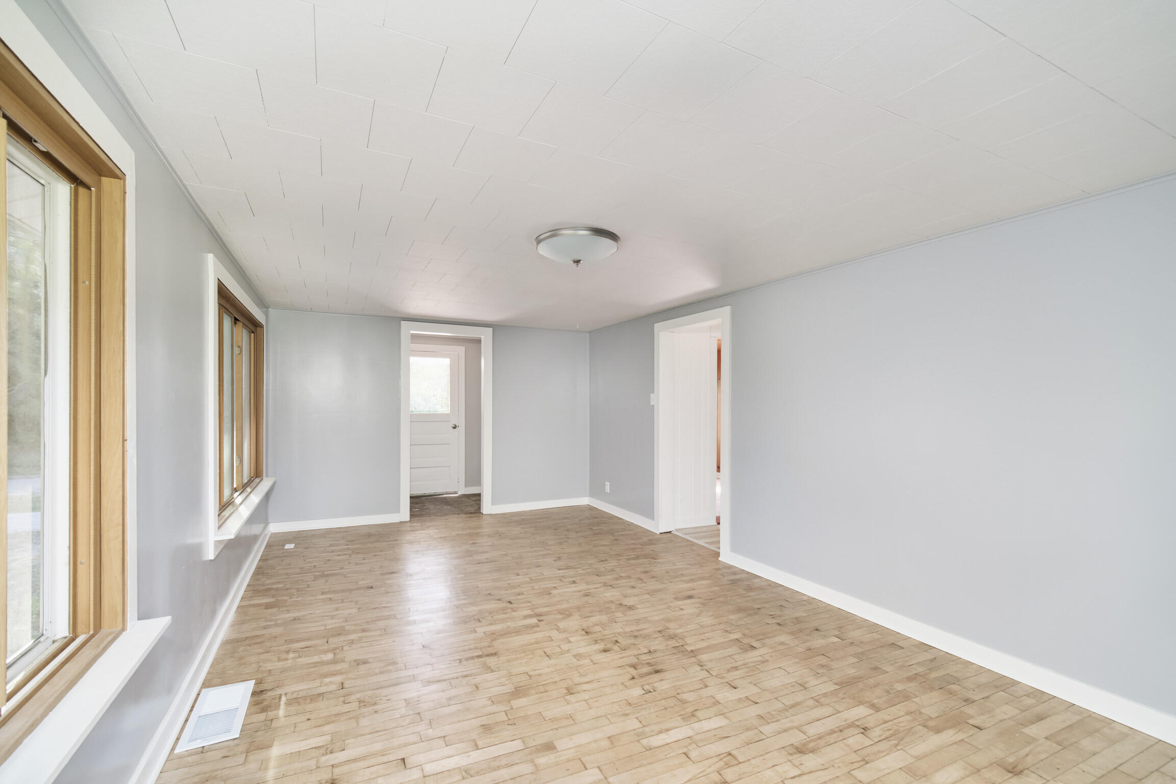 2264 Revolt Road Manistee, MI 49660 - Photo 10 of 41 Living Room