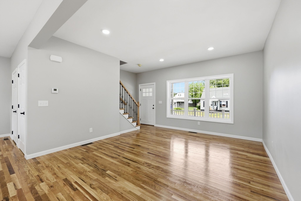 30 Goldenrod Street Springfield, MA 01109 - Photo 9 of 38
