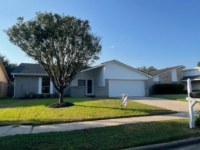 $305,000 | 467 Buoy Road, Webster, TX 77598