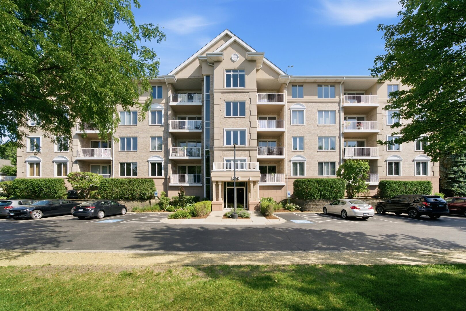 1761 Pavilion Way, Unit 301 Park Ridge, IL 60068 - Photo 1 of 46 Gallery Image 1
