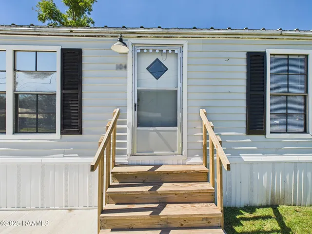 $1,400 | 104 St Jude Street, Scott, LA 70583