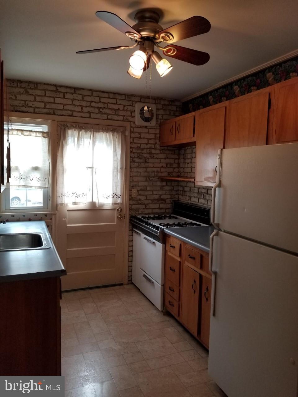 1609 Feldbrook Road Baltimore, MD 21286 - Photo 11 of 34 Ceiling Fan in Kitchen
