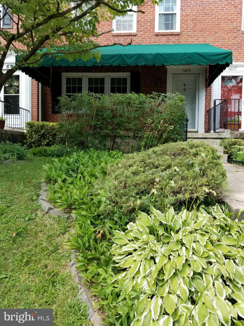 1609 Feldbrook Road Baltimore, MD 21286 - Photo 3 of 34 Front Lawn