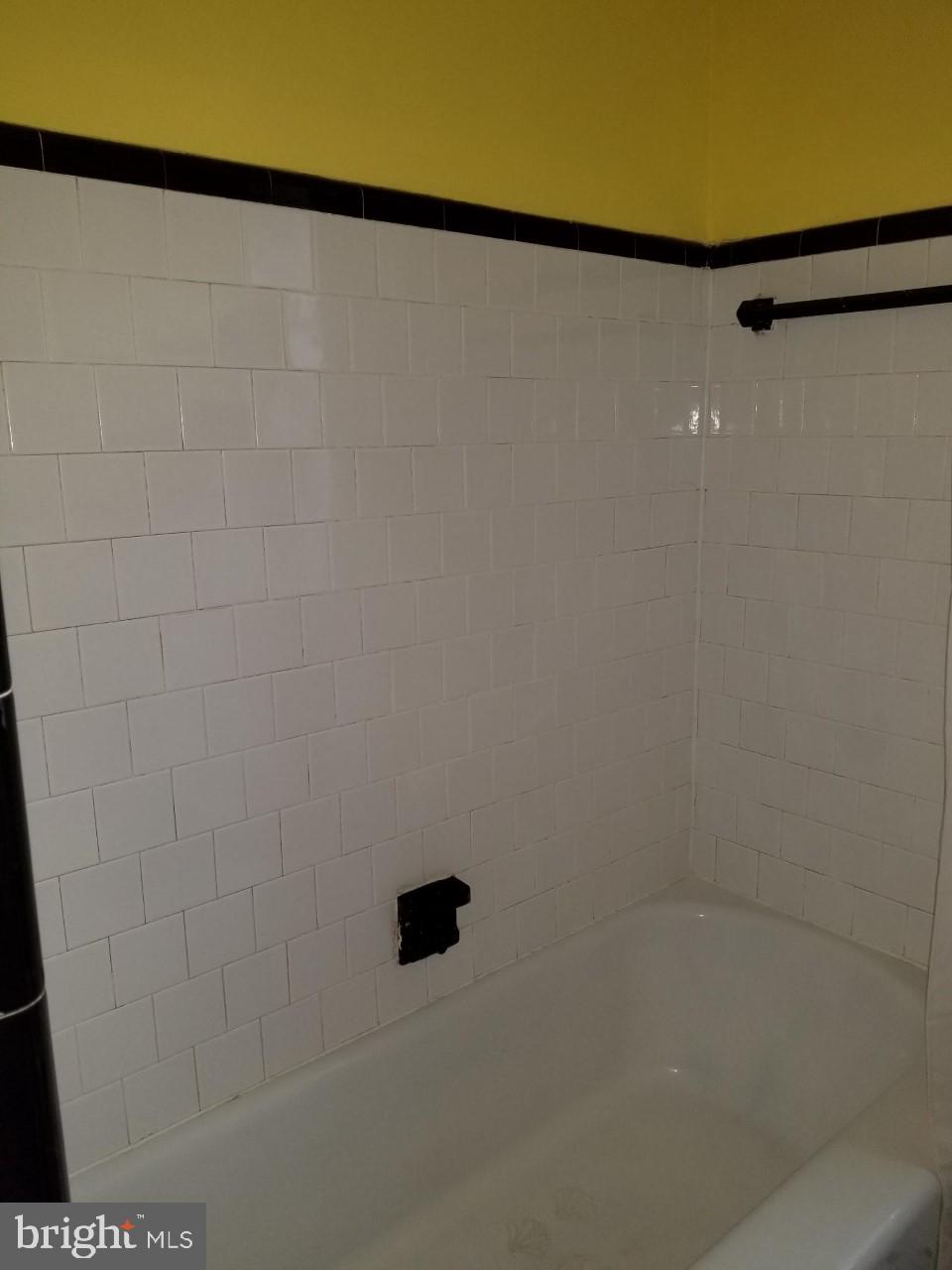 1609 Feldbrook Road Baltimore, MD 21286 - Photo 21 of 34 Well maintained black and white bath tiles
