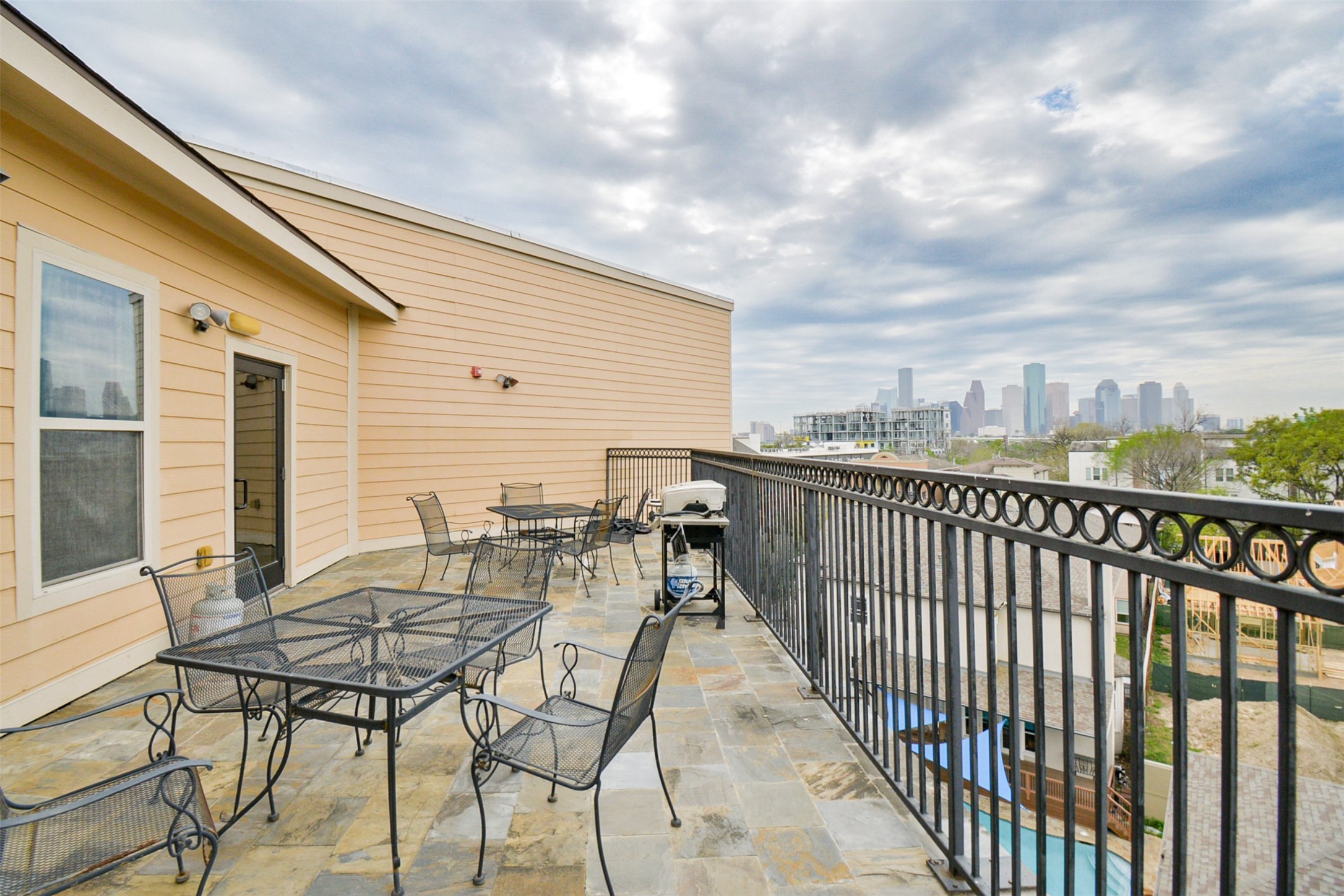 2802 Morrison Street, Unit 109 Houston, TX 77009 - Photo 32 of 40 Community balcony.