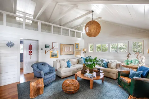 $7,150,000 | 10 Bluff Point Lane, Sag Harbor, NY 11963
