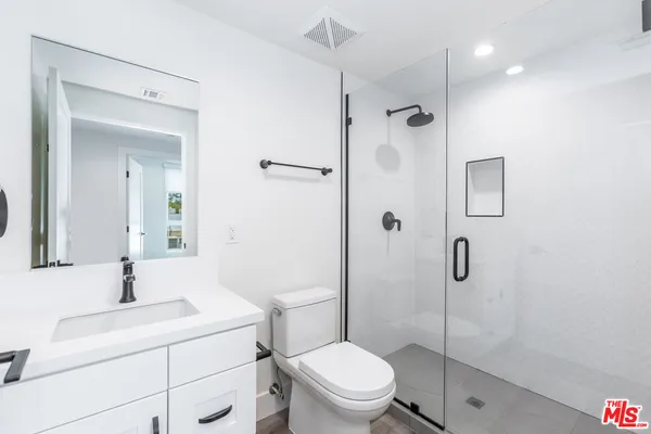 $5,150 | 857 North Hayworth Avenue, Unit 202, Los Angeles, CA 90046