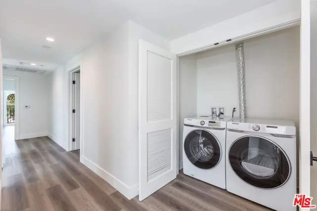 a view of utility room with washer and dryer