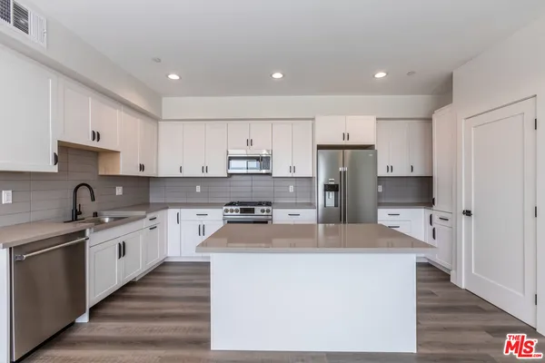 $5,150 | 857 North Hayworth Avenue, Unit 202, Los Angeles, CA 90046